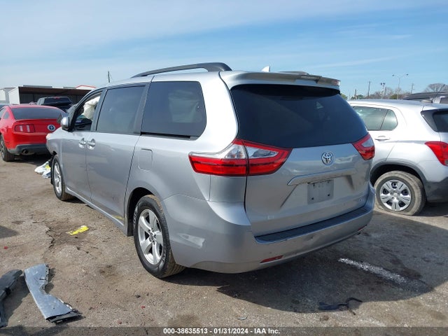 Toyota Sienna Le 8 Passenger 2018 5TDKZ3DC3JS910261 Image 3