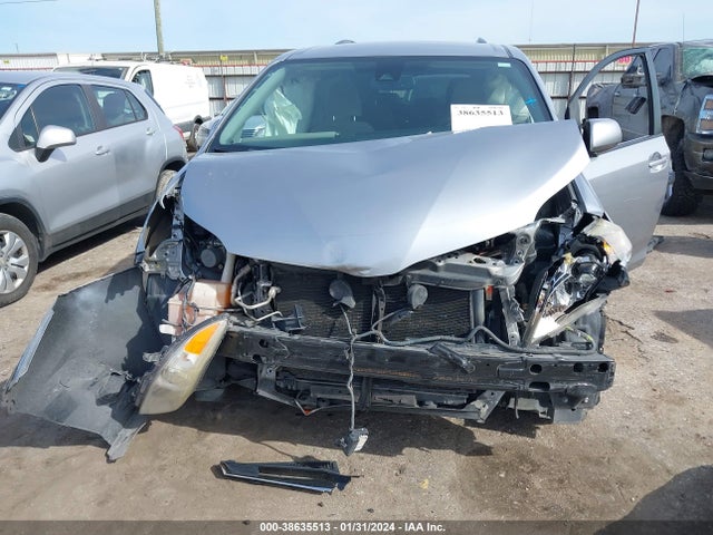 Toyota Sienna Le 8 Passenger 2018 5TDKZ3DC3JS910261 Image 6