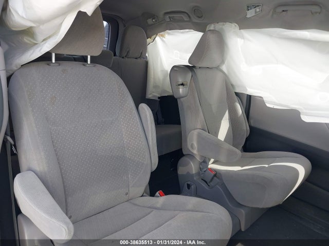 Toyota Sienna Le 8 Passenger 2018 5TDKZ3DC3JS910261 Image 8