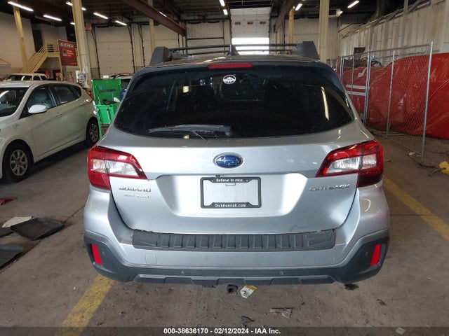 Subaru Outback 2.5i Limited 2018 4S4BSANC4J3287852 Image 16