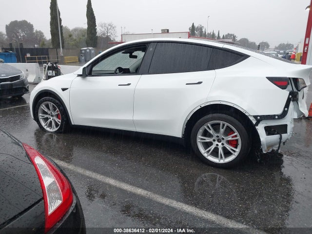 Tesla Model Y Long Range Dual Motor All-wheel Drive 2022 7SAYGDEE3NF371563 Image 15