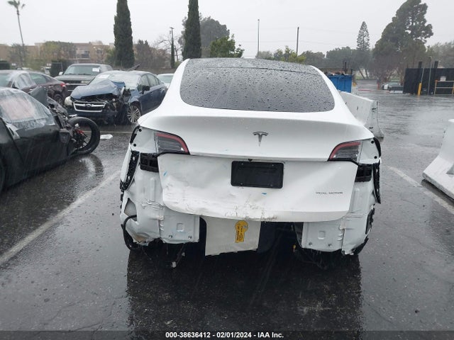Tesla Model Y Long Range Dual Motor All-wheel Drive 2022 7SAYGDEE3NF371563 Image 17