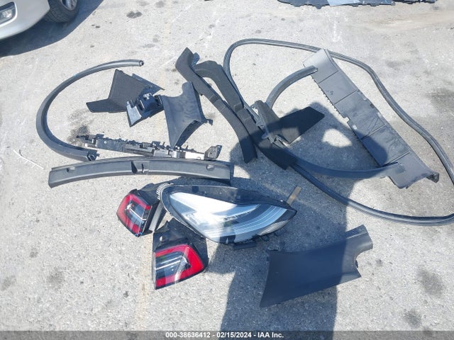 Tesla Model Y Long Range Dual Motor All-wheel Drive 2022 7SAYGDEE3NF371563 Image 12