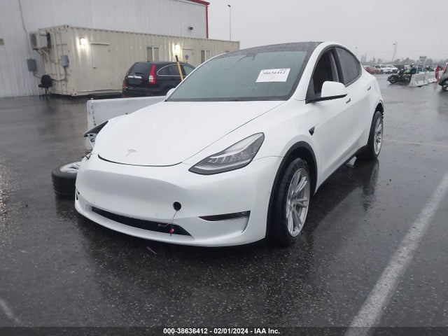 Tesla Model Y Long Range Dual Motor All-wheel Drive 2022 7SAYGDEE3NF371563 Image 2