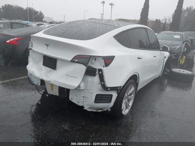 Tesla Model Y Long Range Dual Motor All-wheel Drive 2022 7SAYGDEE3NF371563 Image 4