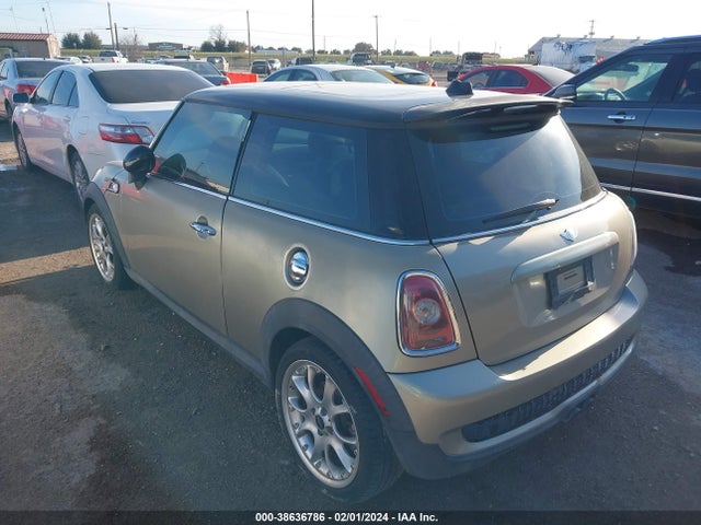 2009 MINI COOPER S WMWMF73579TW83095 Photo 2