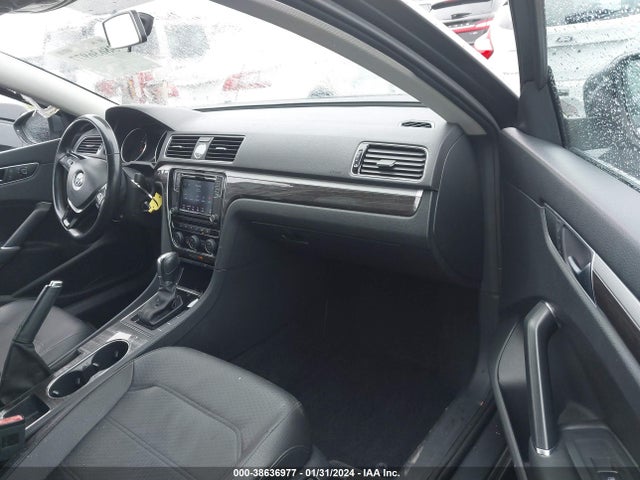 1VWBT7A35GC025693 Volkswagen Passat 1.8t Se