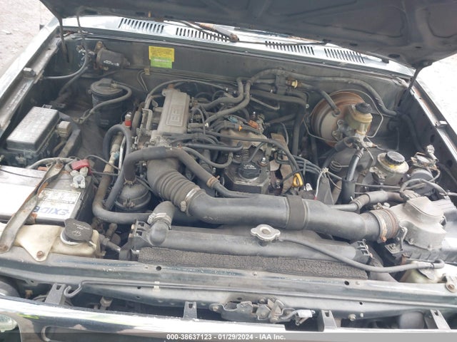 1992 TOYOTA PICKUP 1/2 TON SHT WHEELBASE DLX VIN: 4TARN81P5NZ005471