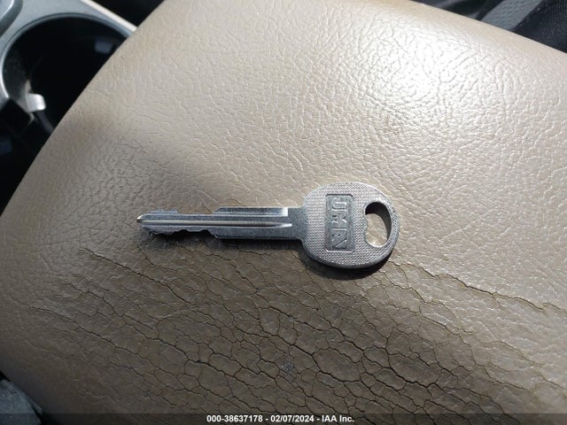 2008 KIA SORENTO LX VIN: KNDJD735885777100