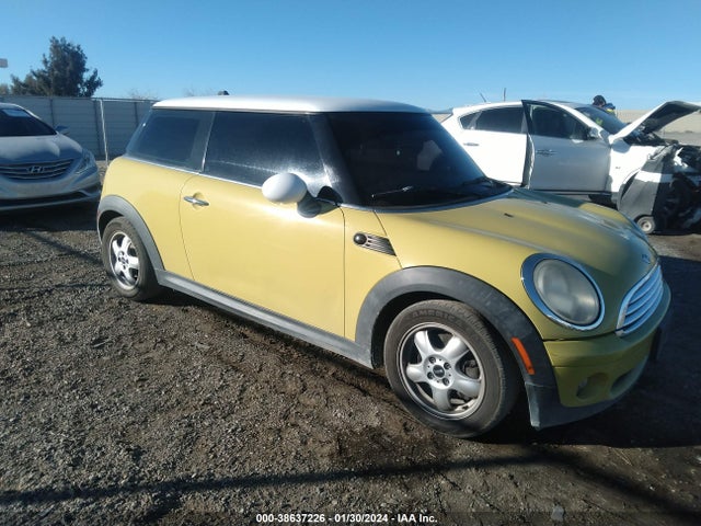2010 MINI COOPER WMWMF3C53ATZ62847 Photo 0