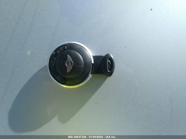 2010 MINI COOPER WMWMF3C53ATZ62847 Photo 10
