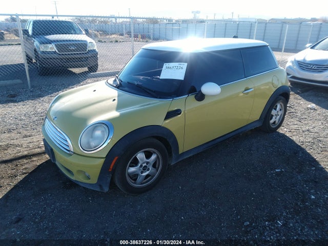 2010 MINI COOPER WMWMF3C53ATZ62847 Photo 1