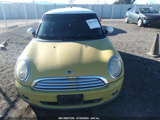 2010 MINI COOPER WMWMF3C53ATZ62847 Photo 5