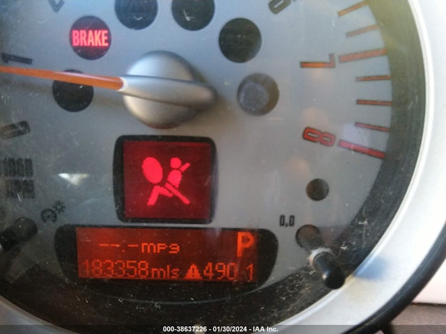 2010 MINI COOPER WMWMF3C53ATZ62847 Photo 6