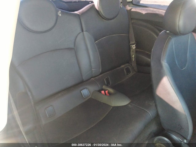 2010 MINI COOPER WMWMF3C53ATZ62847 Photo 7