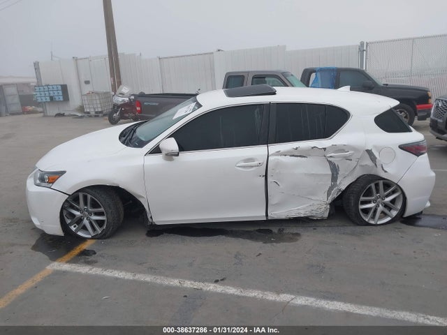 Lexus CT 200H 2017 JTHKD5BHXH2279873 Image 15