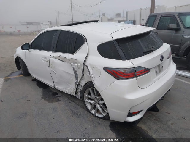 Lexus CT 200H 2017 JTHKD5BHXH2279873 Image 3