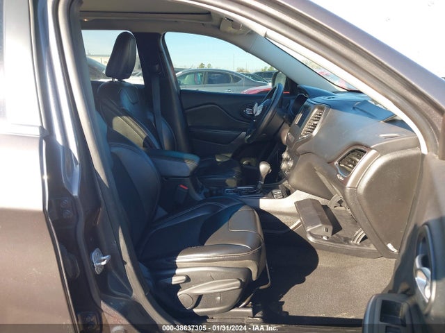 38637305 :رقم المزاد ، 1C4PJLLB3KD428764 vin ، 2019 Jeep Cherokee Latitude Plus Fwd مزاد بيع