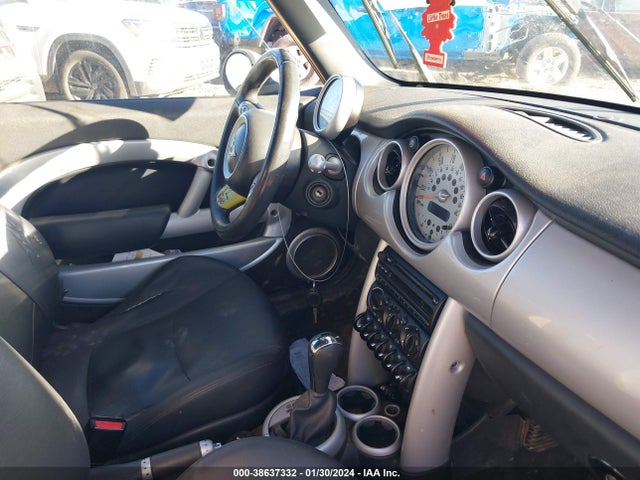 2005 MINI COOPER WMWRF33475TG10179 Photo 4