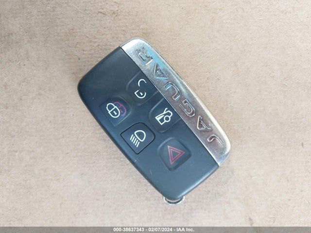 2017 JAGUAR XE SAJAR4BG8HA962680 Photo 10