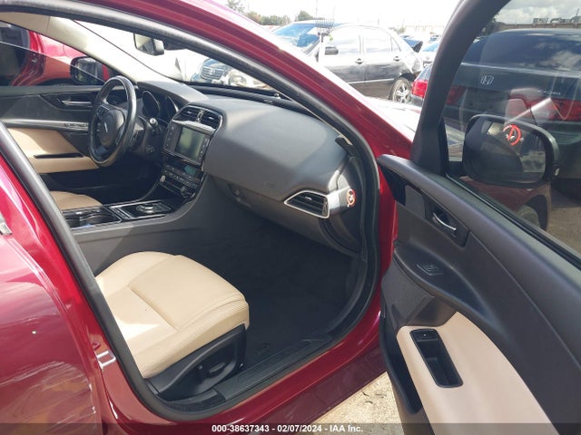 2017 JAGUAR XE SAJAR4BG8HA962680 Photo 4