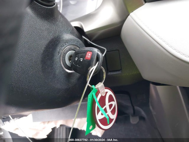 Toyota RAV4 LE 2015 JTMBFREV4FJ026880 Image 11