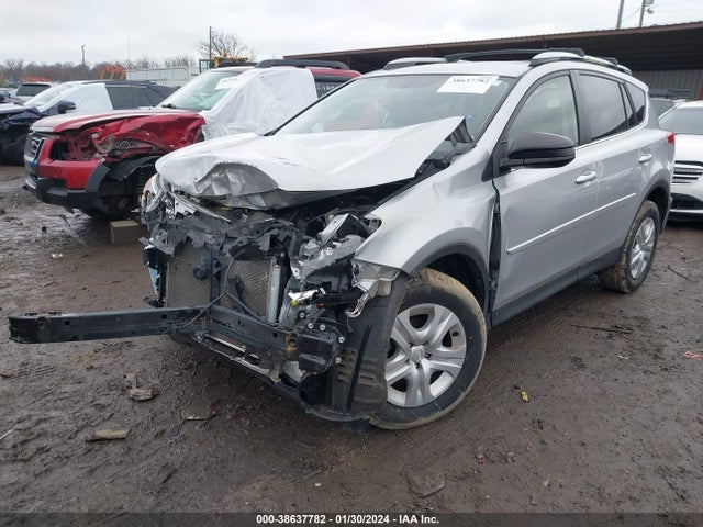 Toyota RAV4 LE 2015 JTMBFREV4FJ026880 Image 2