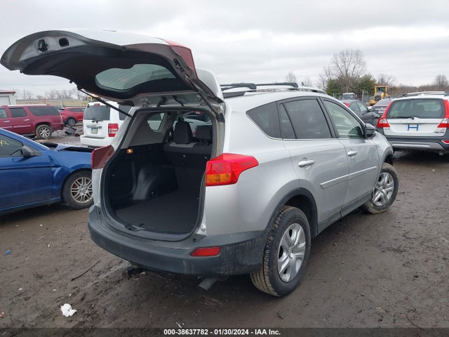 Toyota RAV4 LE 2015 JTMBFREV4FJ026880 Image 4