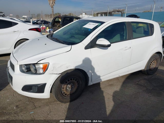 Chevrolet Sonic Ls Auto 2014 1G1JA6SH5E4103057 Image 2