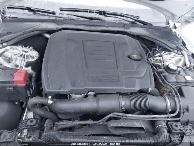 2019 JAGUAR XE SAJAJ4FX6KCP45450 Photo 9