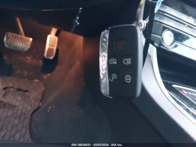 2019 JAGUAR XE SAJAJ4FX6KCP45450 Photo 10