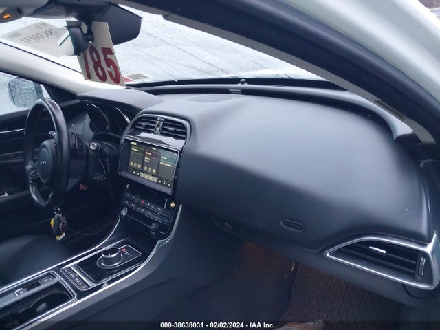 2019 JAGUAR XE SAJAJ4FX6KCP45450 Photo 4
