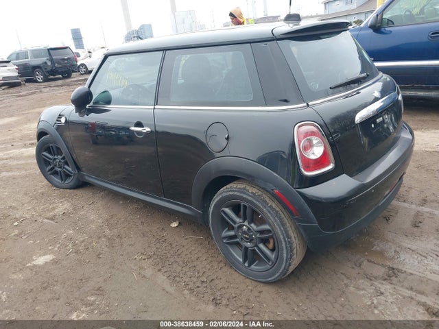 2011 MINI COOPER WMWSU3C54BT182905 Photo 2