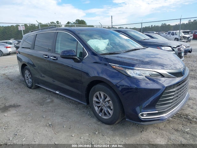 2023 TOYOTA SIENNA XLE VIN: 5TDYRKECXPS157100