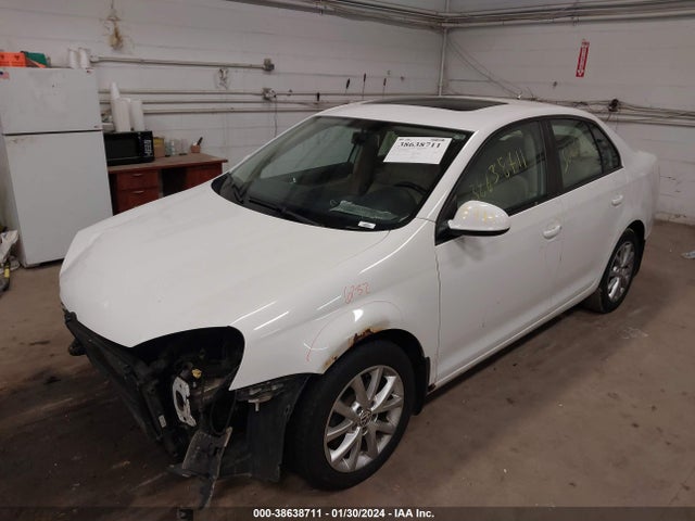 2010 VOLKSWAGEN JETTA LIMITED EDITION VIN: 3VWRX7AJ0AM117348