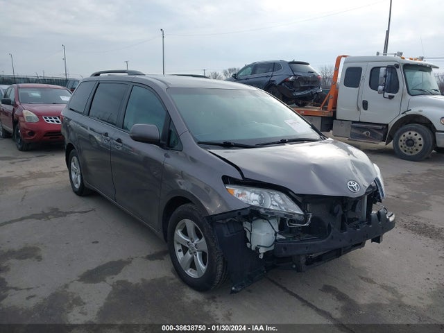 2017 TOYOTA SIENNA LE 8 PASSENGER VIN: 5TDKZ3DC5HS852518