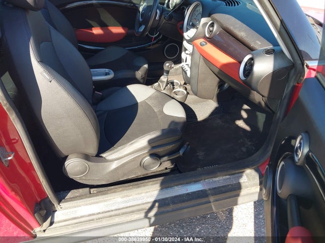 2010 MINI COOPER S CLUBMAN WMWMM3C52ATP93989 Photo 4
