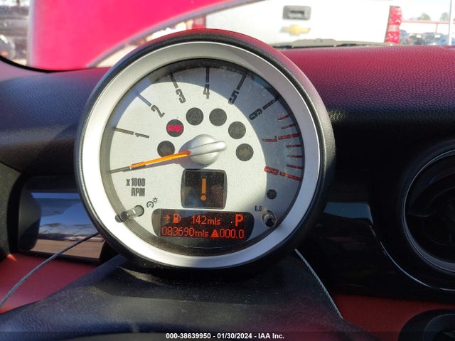 2010 MINI COOPER S CLUBMAN WMWMM3C52ATP93989 Photo 6