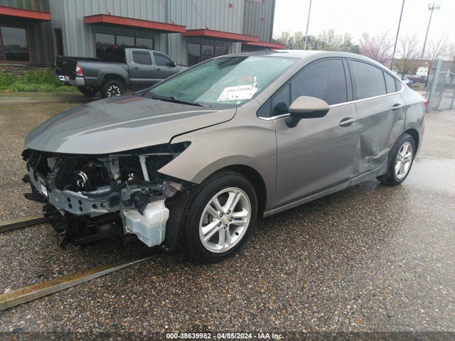Chevrolet Cruze Lt Auto 2018 1G1BE5SM6J7168394 Image 2