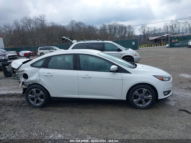 Ford FOCUS SE 2018 1FADP3FE9JL243801 Image 14