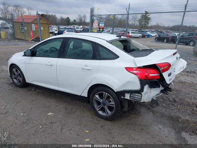 Ford FOCUS SE 2018 1FADP3FE9JL243801 Image 3