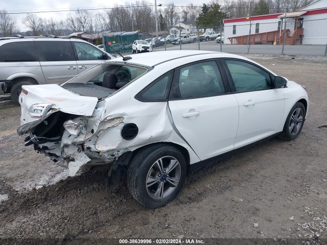 Ford FOCUS SE 2018 1FADP3FE9JL243801 Image 4