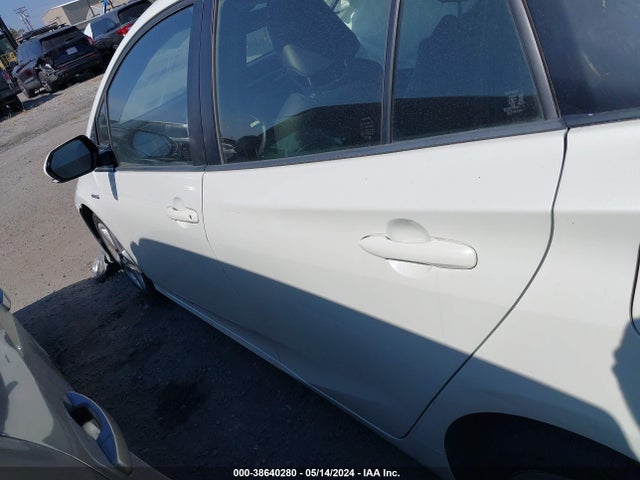 Toyota Prius Four Touring 2016 JTDKARFUXG3019667 Image 15