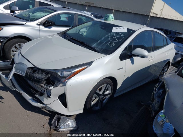 Toyota Prius Four Touring 2016 JTDKARFUXG3019667 Image 2