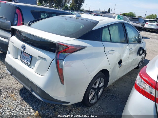 Toyota Prius Four Touring 2016 JTDKARFUXG3019667 Image 4