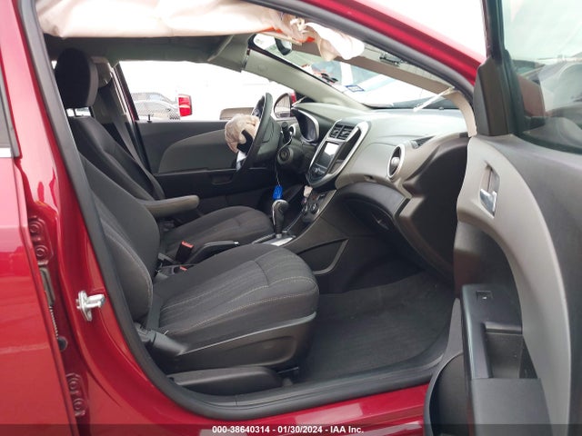 Chevrolet Sonic Lt Auto 2018 1G1JD5SH1J4114858 Image 5