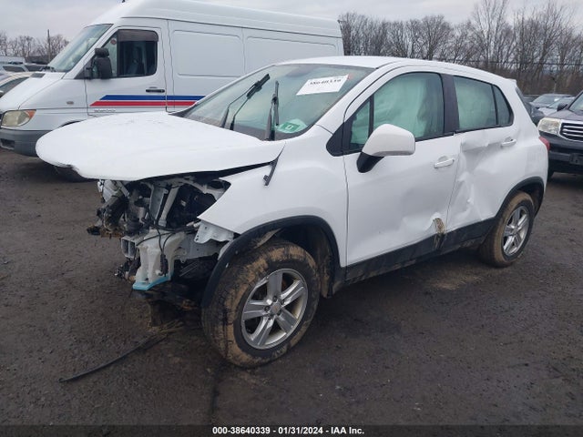 Chevrolet TRAX LS 2018 KL7CJNSB6JB732741 Image 2