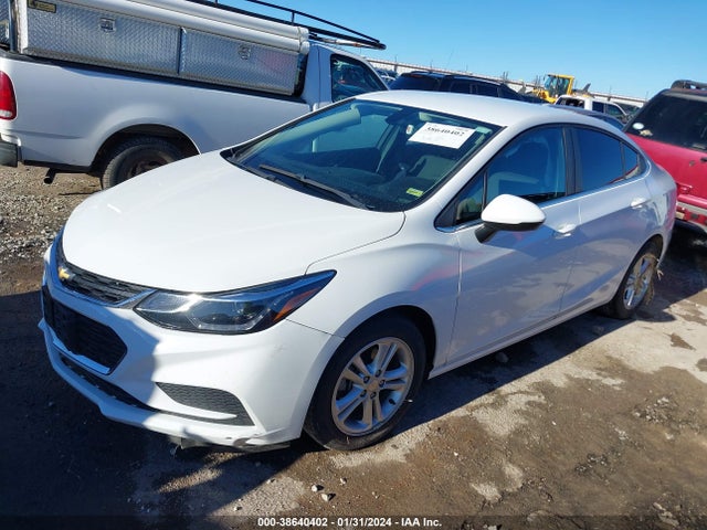 Chevrolet Cruze Lt Auto 2018 1G1BE5SM6J7116005 Image 2