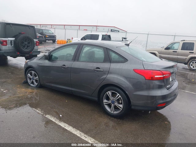 Ford FOCUS SE 2018 1FADP3FE1JL232727 Image 3