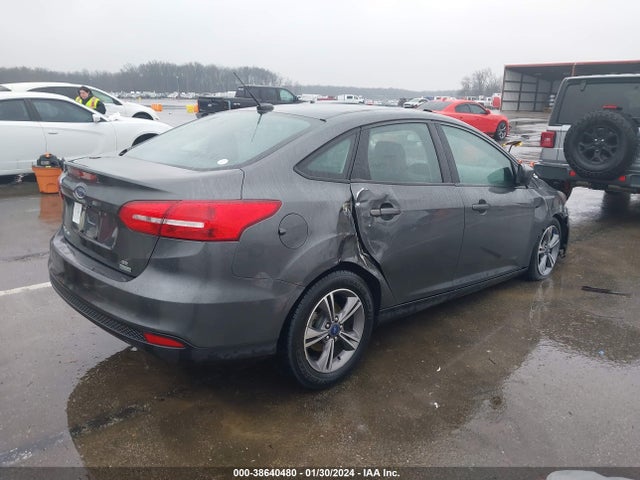 Ford FOCUS SE 2018 1FADP3FE1JL232727 Image 4